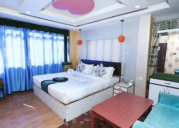 R Valley View And Family Restaurant Pvt Ltd Hotel 2*